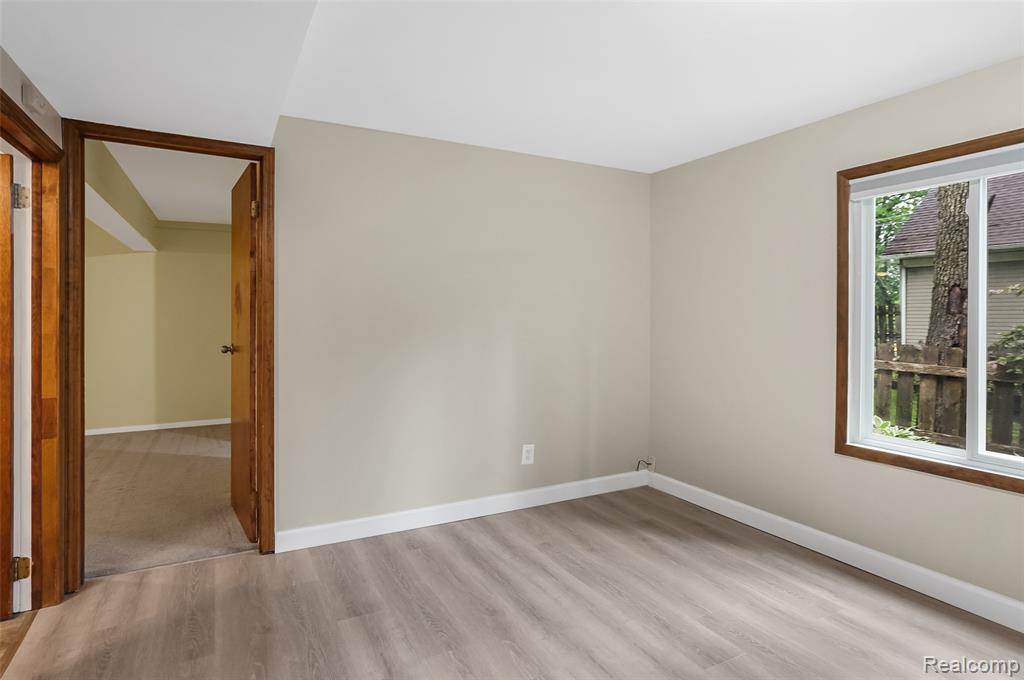 901 Ridge Road, Lake Orion, MI 48362 — Photo 46