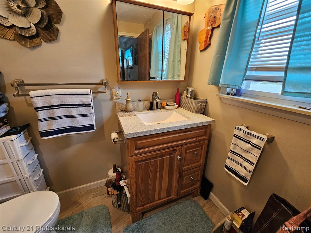 8876 Robindale, Redford, MI 48239 — Photo 16