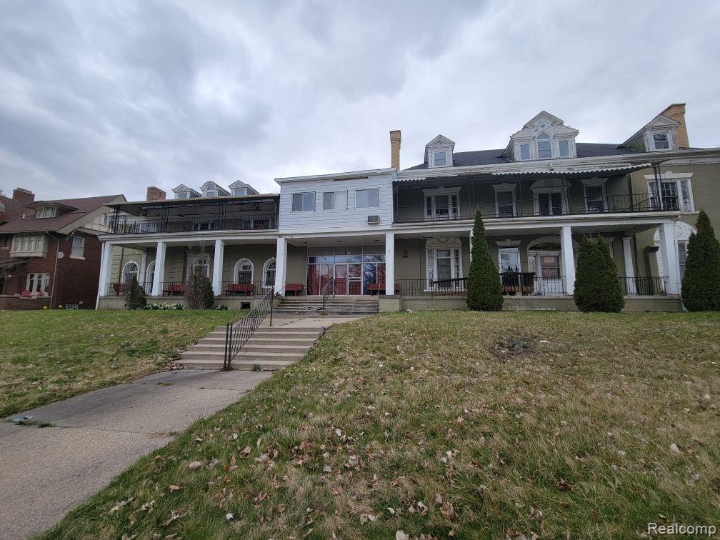 505 E GRAND Boulevard - Photo 3