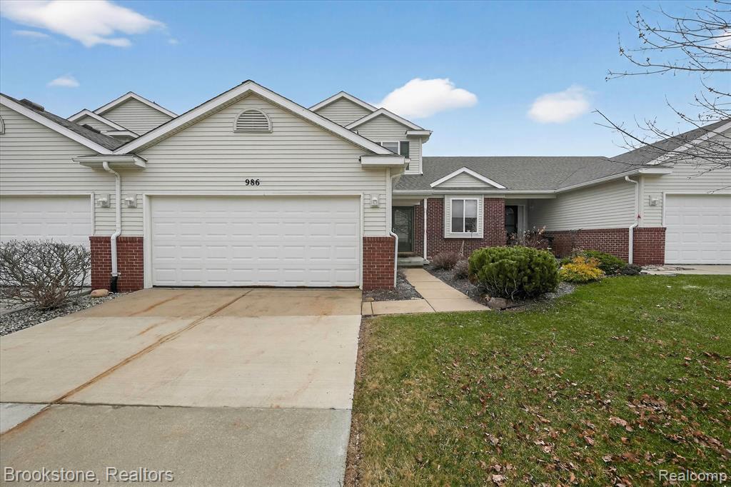 986 Spirea, 44, Howell, MI 48843 — Photo 3