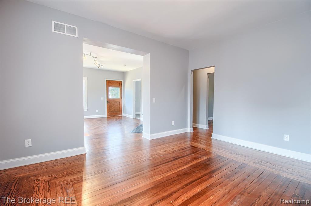11 1ST Street, Oxford, MI 48371 — Photo 14