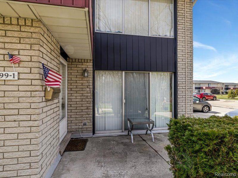 8299 KARAM Boulevard, 1, Warren, MI 48093 — Photo 2