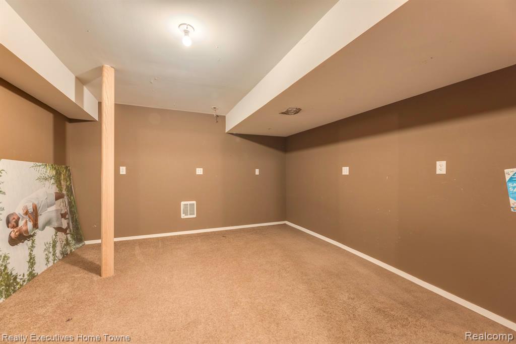 48896 KINGS Drive, Shelby Twp, MI 48315 — Photo 37