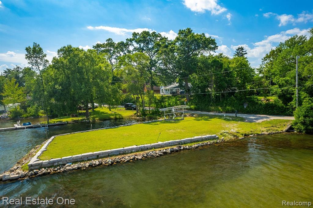 2300 JACKSON Boulevard, Highland, MI 48356 — Photo 4