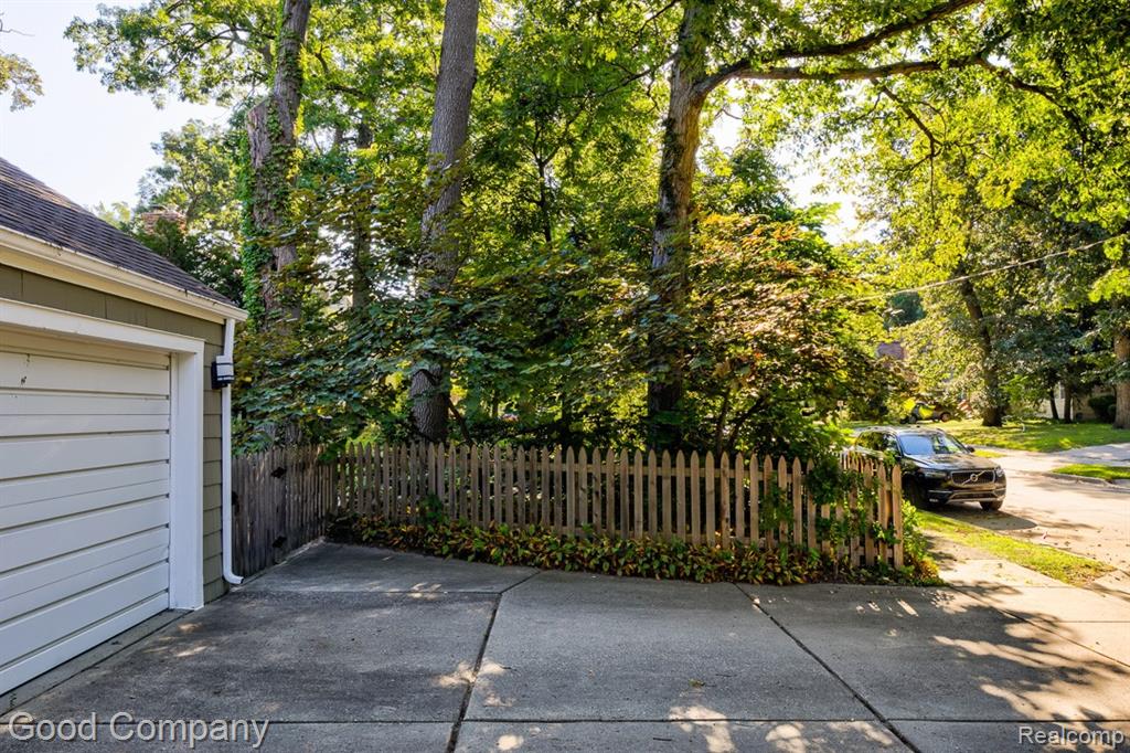 19 Oakdale Boulevard, Pleasant Ridge, MI — Photo 68