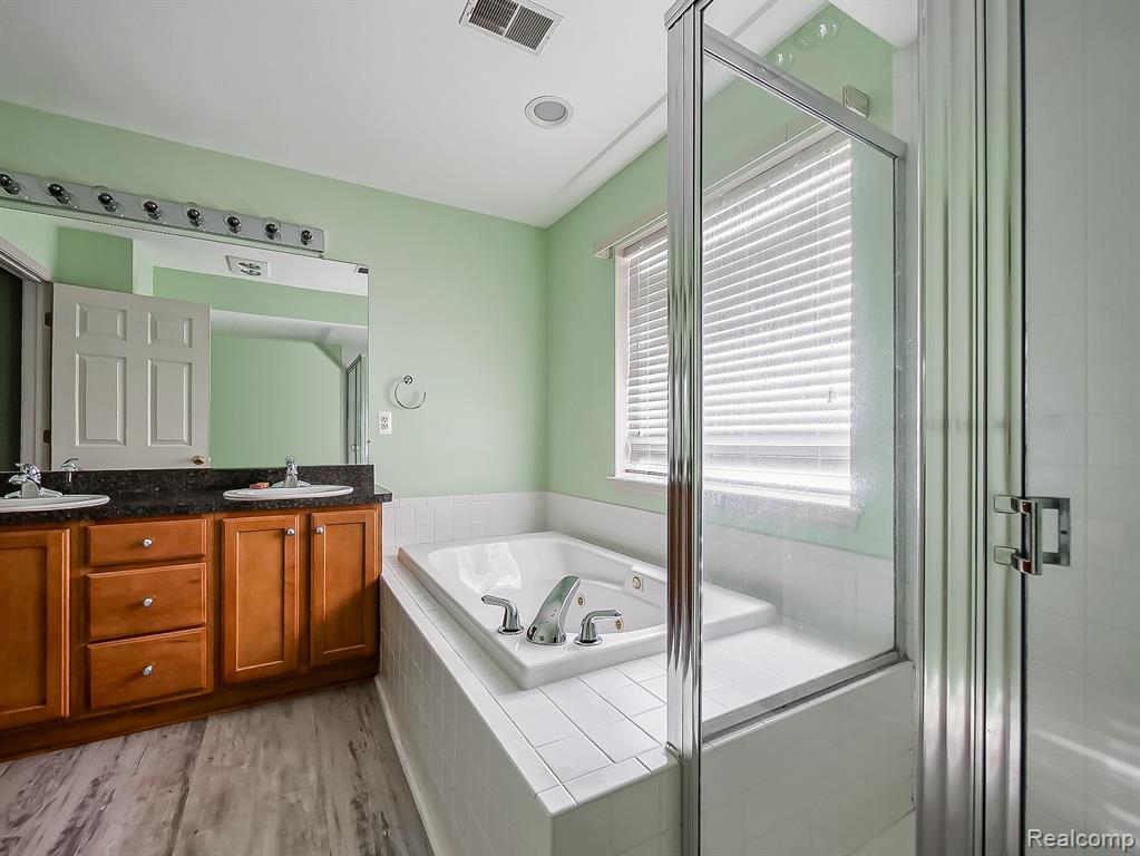 628 RIVERSTONE Lane, Chelsea, MI 48118 — Photo 17