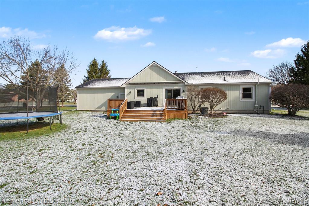 9156 Apple Orchard Drive, Fenton, MI 48430 — Photo 24