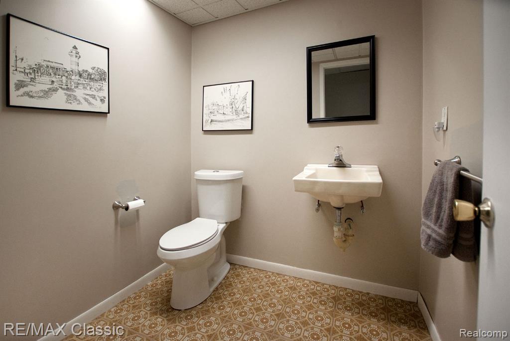 44500 Louvert Court, Novi, MI — Photo 43