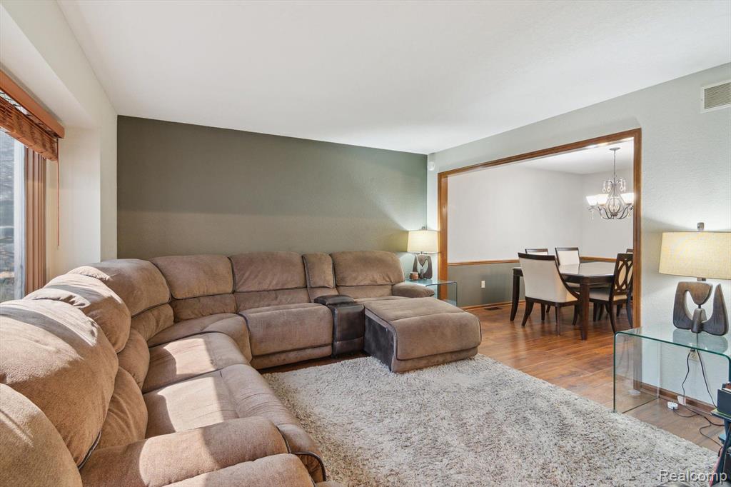 925 DONNALEE Drive, Monroe, MI 48162 — Photo 10