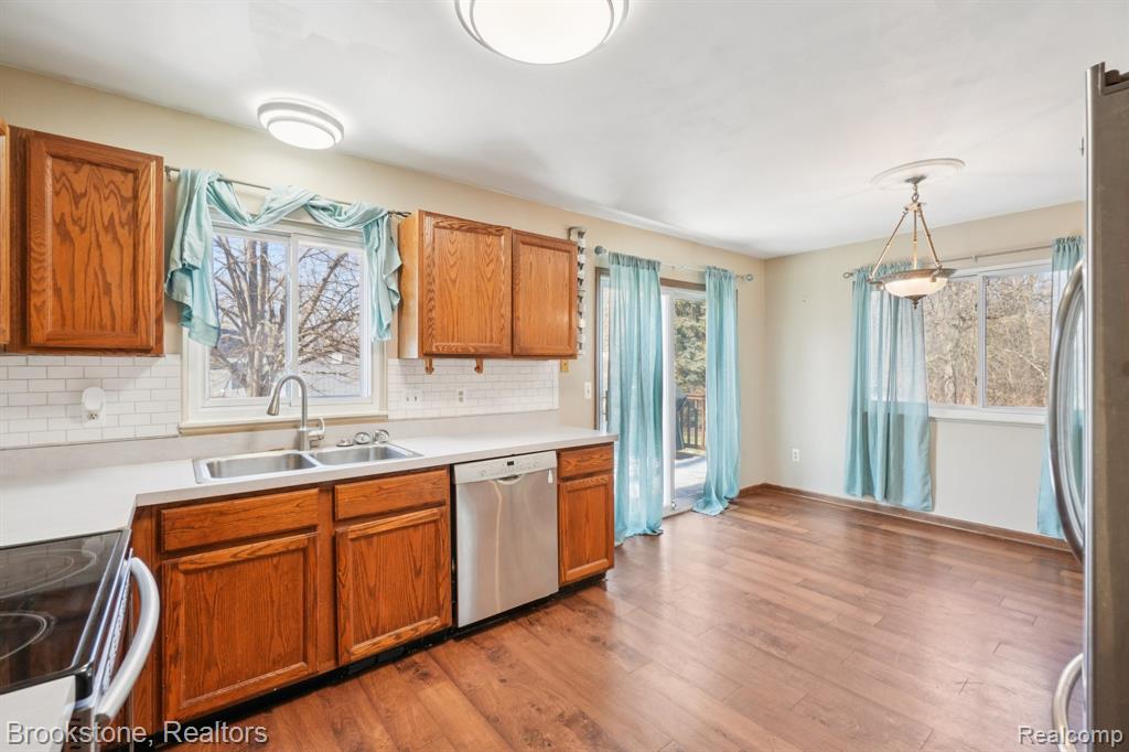 4207 Sunburst Avenue, Waterford, MI 48329 — Photo 10