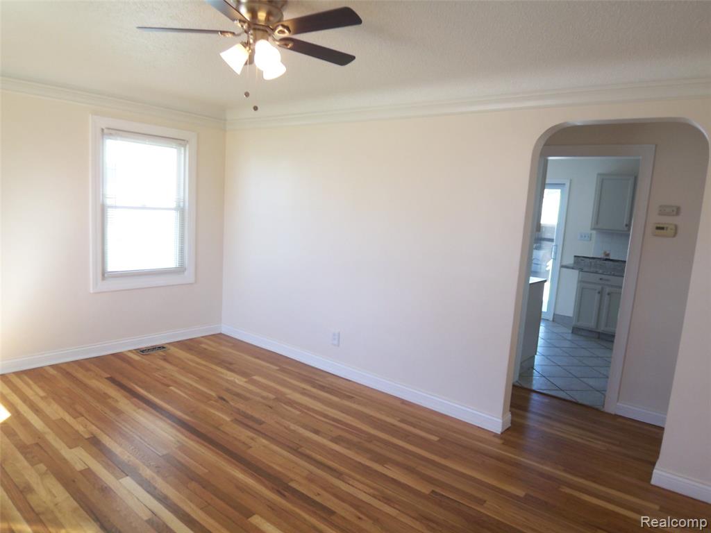 8269 Sterling, Center Line, MI 48015 — Photo 10