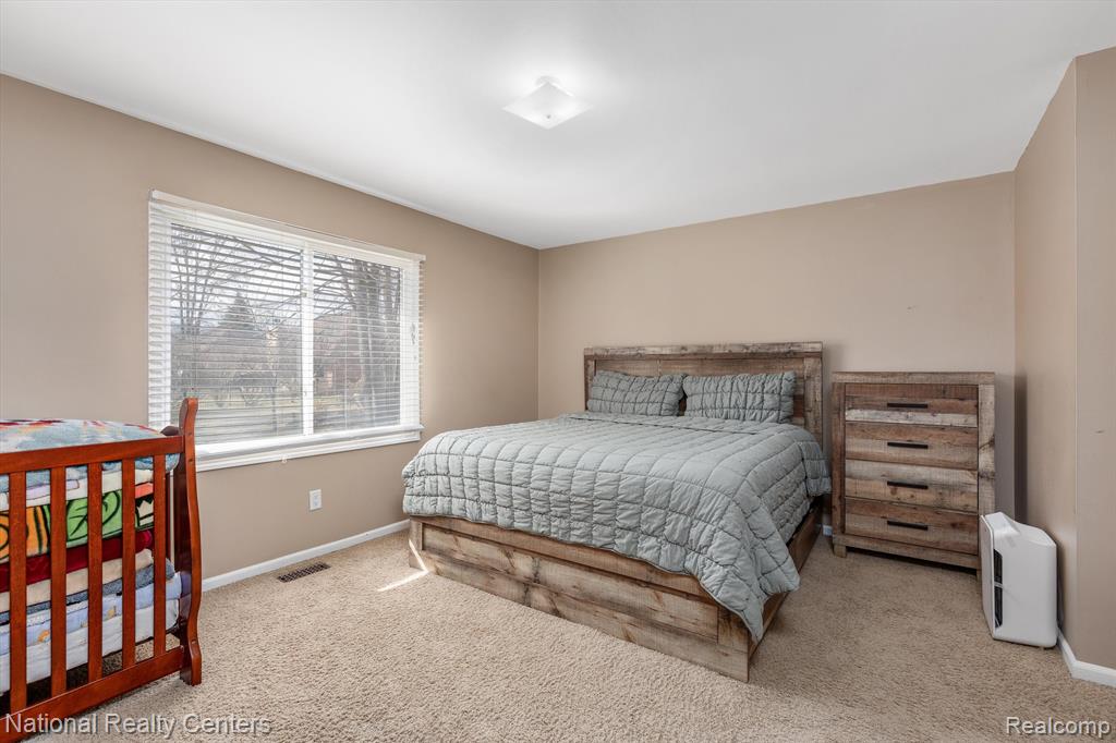 51569 PINEWOOD Drive, Macomb, MI 48042 — Photo 34