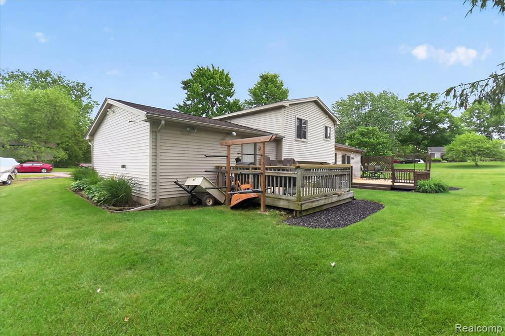 4903 Cape Town, Highland, MI 48356 — Photo 36