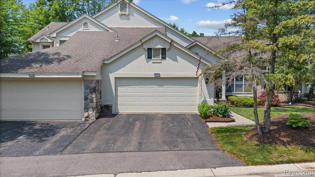 7570 Danbury Circle, West Bloomfield, MI — Photo 2