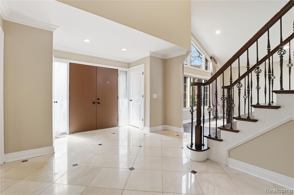 2084 Wabeek Hill Court, Bloomfield Hills, MI 48302 — Photo 13