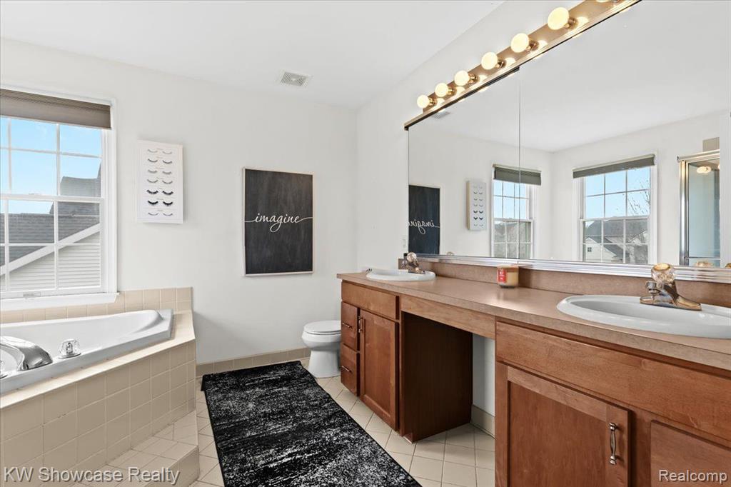 1042 POLO Drive, South Lyon, MI 48178 — Photo 20
