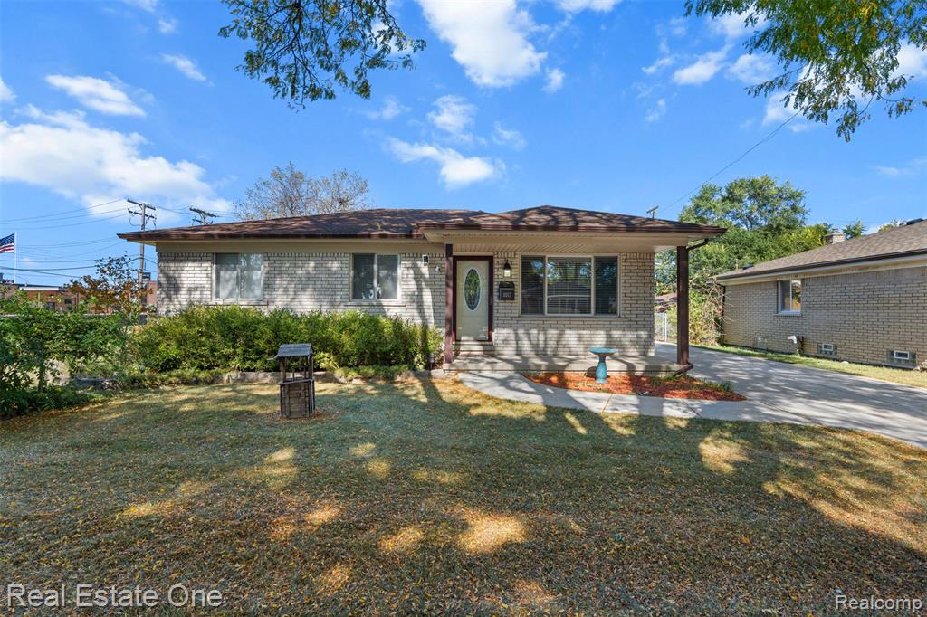 8057 Helen, Center Line, MI 48015 — front exterior