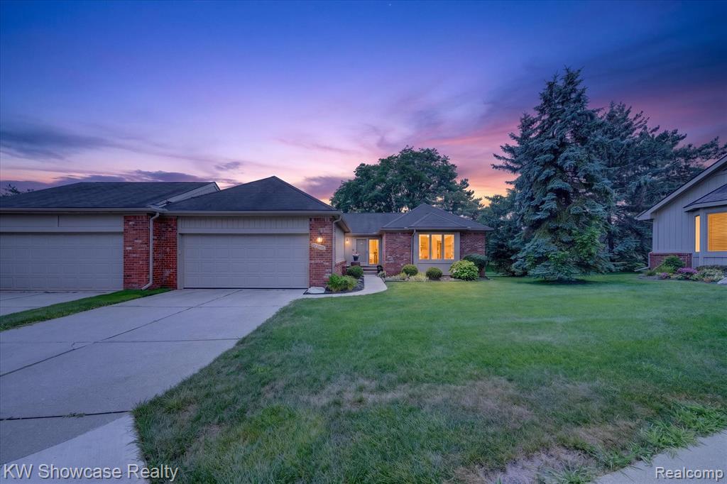 37061 Sandalwood, Farmington Hills, MI 48331