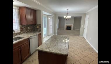 7411 MEADOWCREST, Orchard Lake Village, MI 48324 — Photo 9