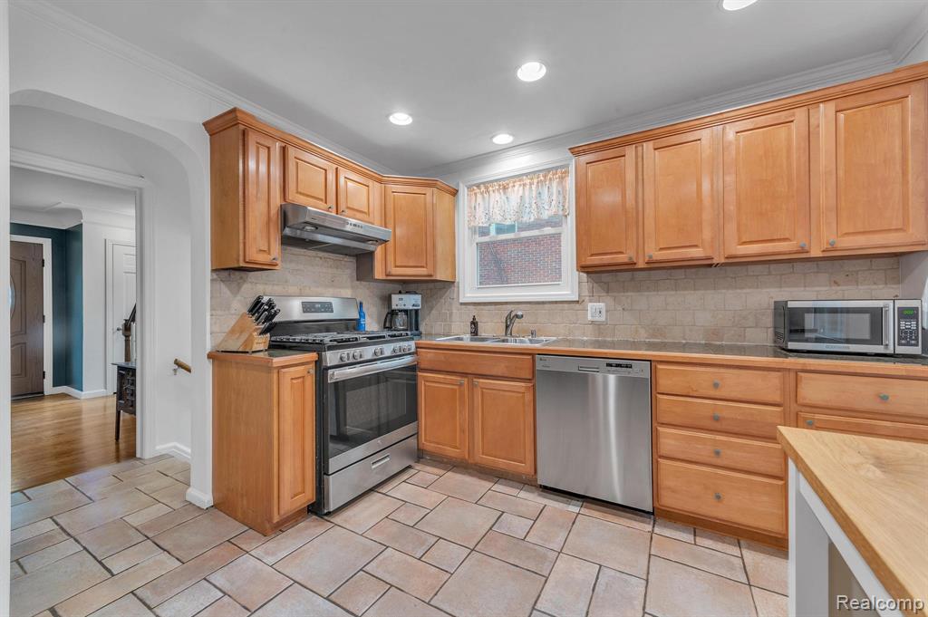 421 Maison Road, Grosse Pointe Farms, MI 48236 — Photo 18