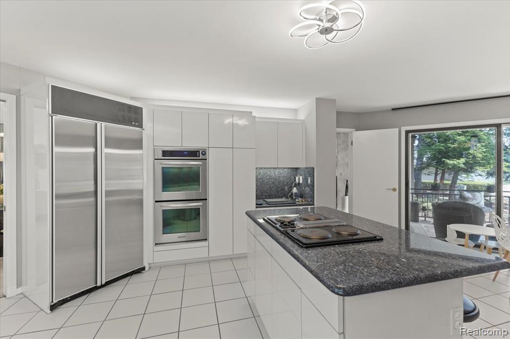 7570 Danbury Circle, West Bloomfield, MI — Photo 22