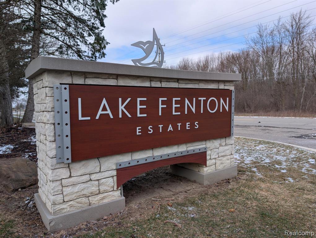 11312 N Lake Drive, Fenton, MI 48430 — Photo 22