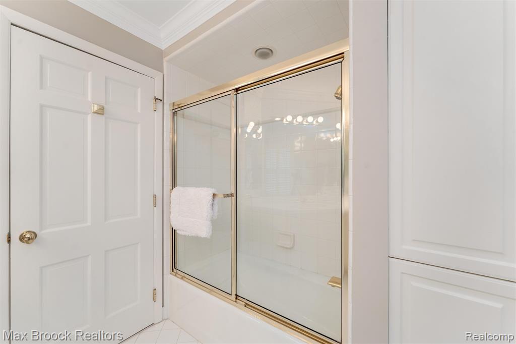 919 W Glengarry Circle, Bloomfield Hills, MI 48301 — Photo 23