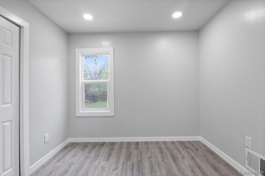 7780 FAUST Avenue, Detroit, MI 48228 — Photo 16