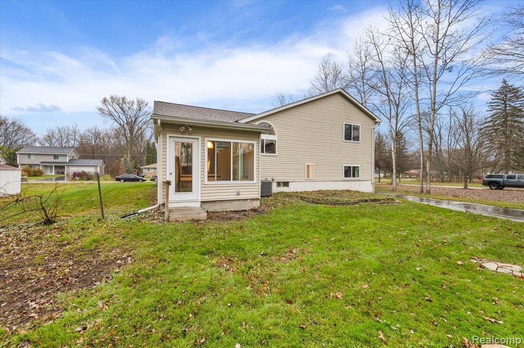 7139 Redmond Street, Waterford, MI 48327 — Photo 8
