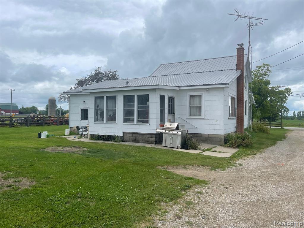5909 BURTCH Road, Grant, MI 48032 — Photo 4