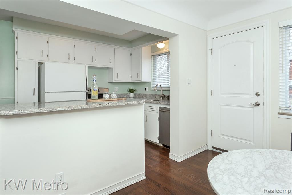 500 W HOUSTONIA Avenue, Royal Oak, MI 48073 — Photo 10