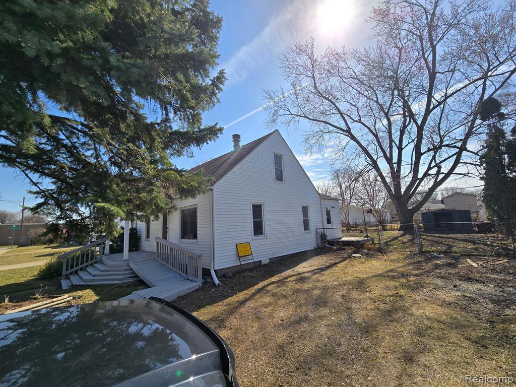 814 E EVELYN Avenue, Hazel Park, MI 48030 — Photo 21