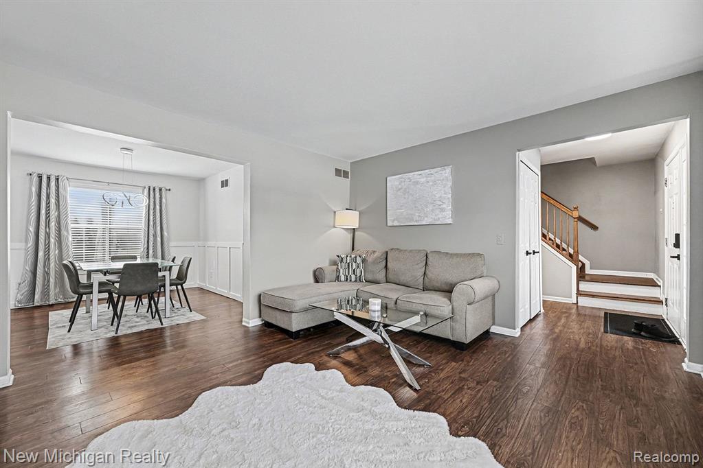 6612 Ashley Court, Waterford, MI 48327 — Photo 5