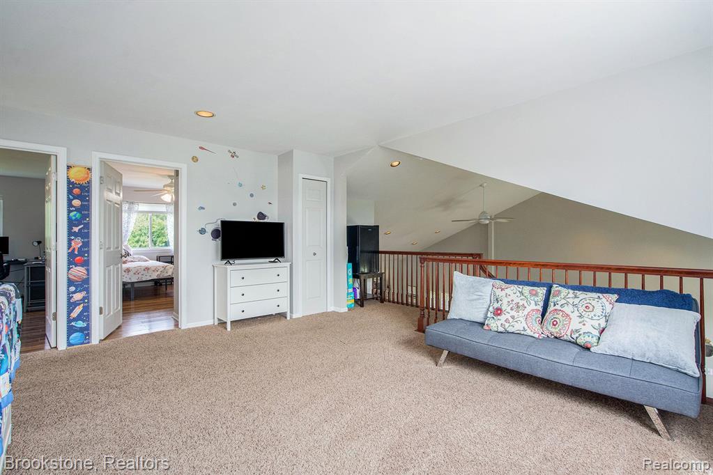 7673 PAINT CREEK Drive, Ypsilanti, MI 48197 — Photo 9