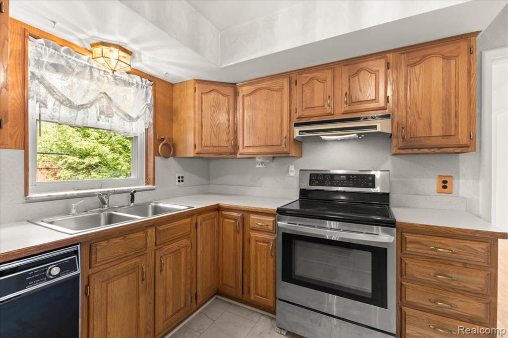 5710 Hobnail Circle, West Bloomfield, MI — Photo 20