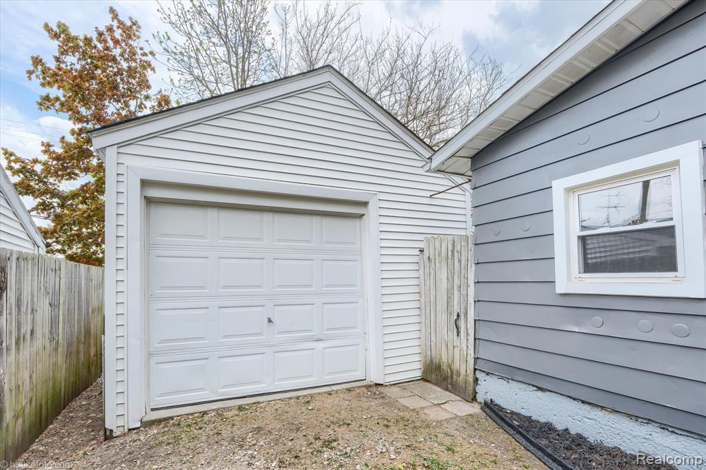 29 Law Street, Lapeer, MI 48446 — Photo 35