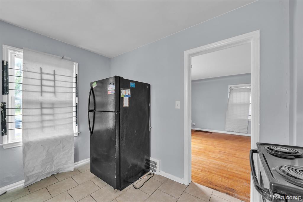 6743 COVERT Street, Hamtramck, MI 48212 — Photo 6