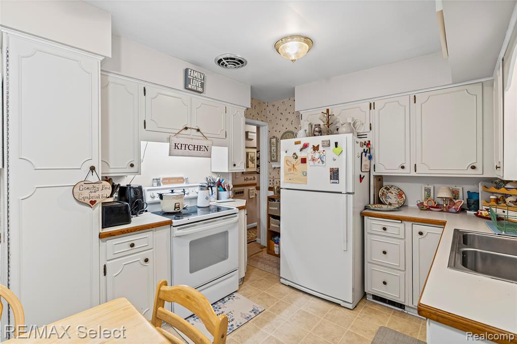 945 Salisbury Avenue, Flint, MI 48532 — Photo 4