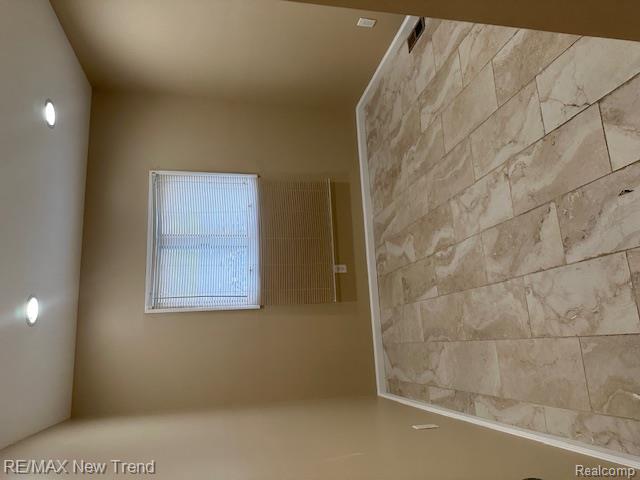 6546 Beverly Crest Drive, West Bloomfield, MI — Photo 9