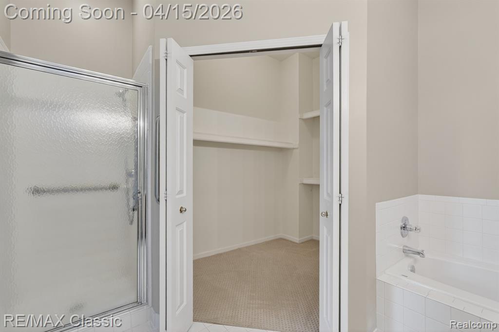 652 Woodside Drive, Milford, MI 48381 — Photo 13