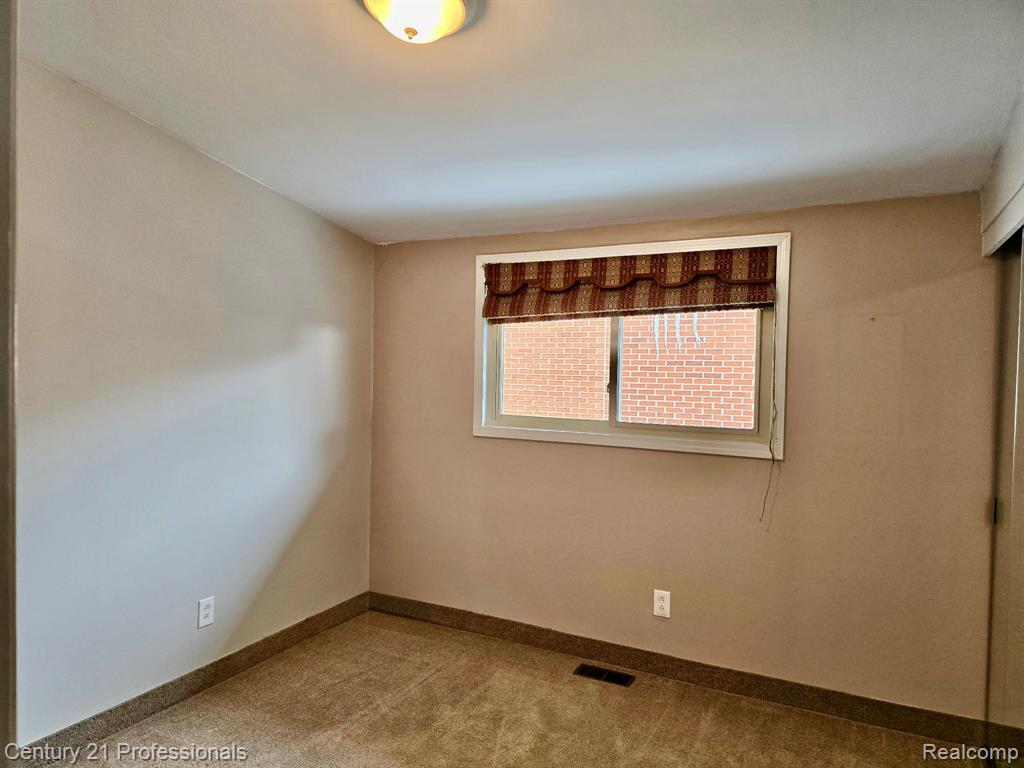 489 Henry Ruff Road, Garden City, MI — Photo 14