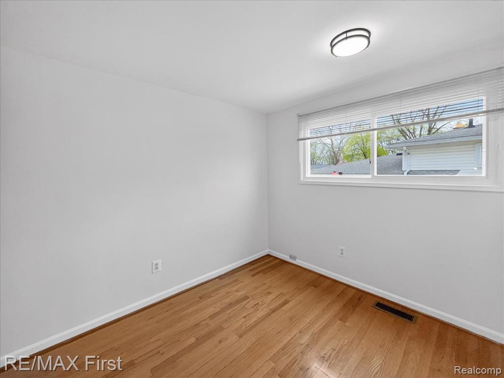28326 Couzens Avenue, Madison Heights, MI 48071 — Photo 22