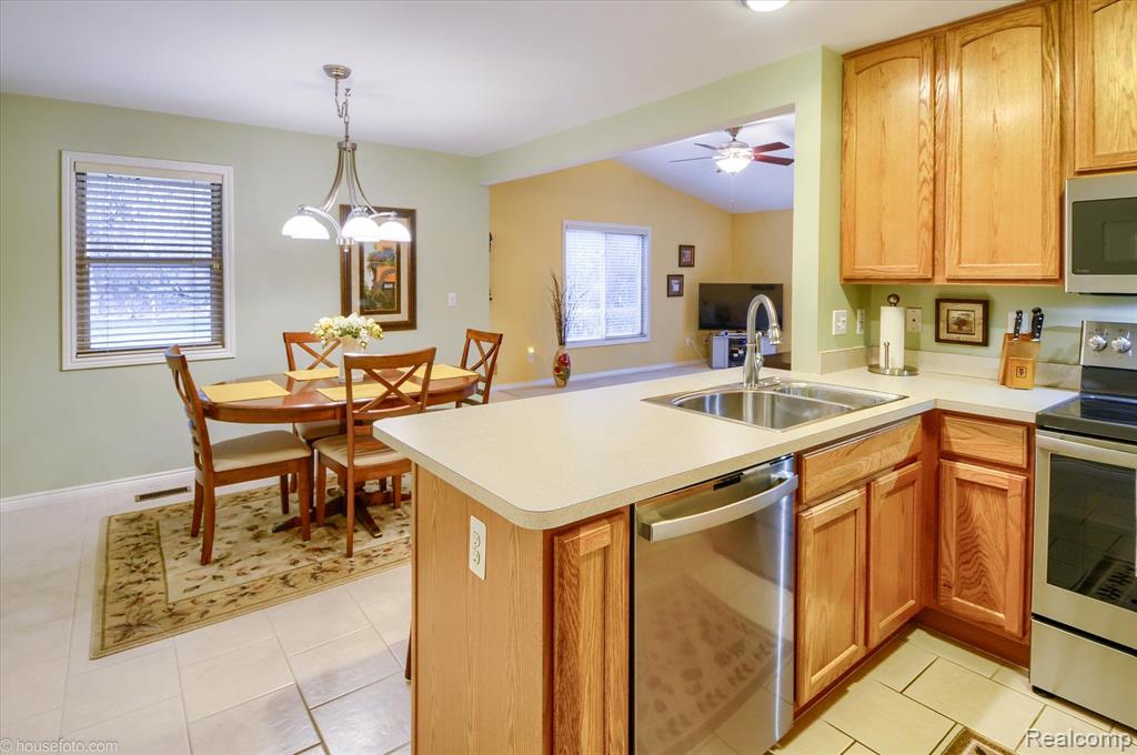 17430 N LUCILLE Circle, New Boston, MI 48164 — Photo 14