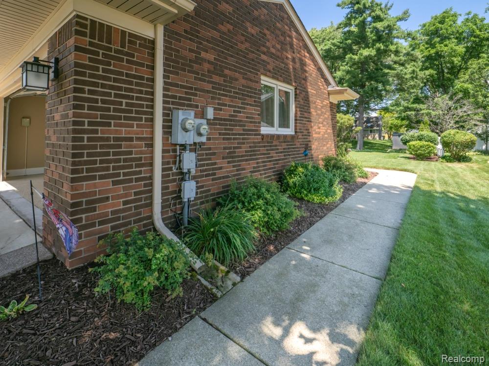 4923 Dusk Drive, Utica, MI 48316 — Photo 33