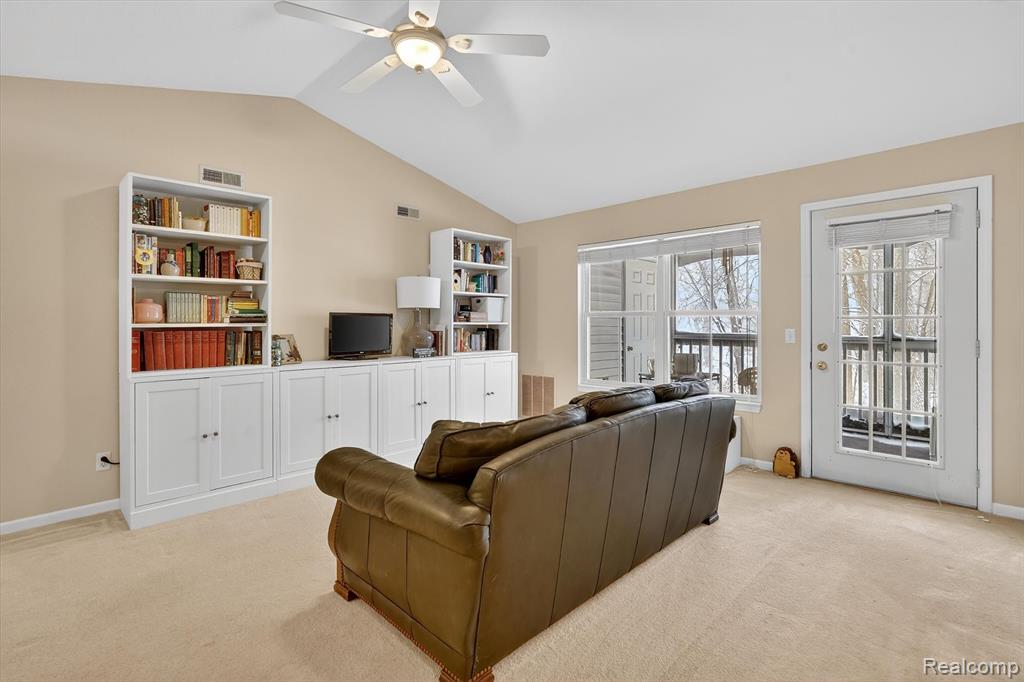 613 Curzon Court, 203, Howell, MI 48843 — Photo 5