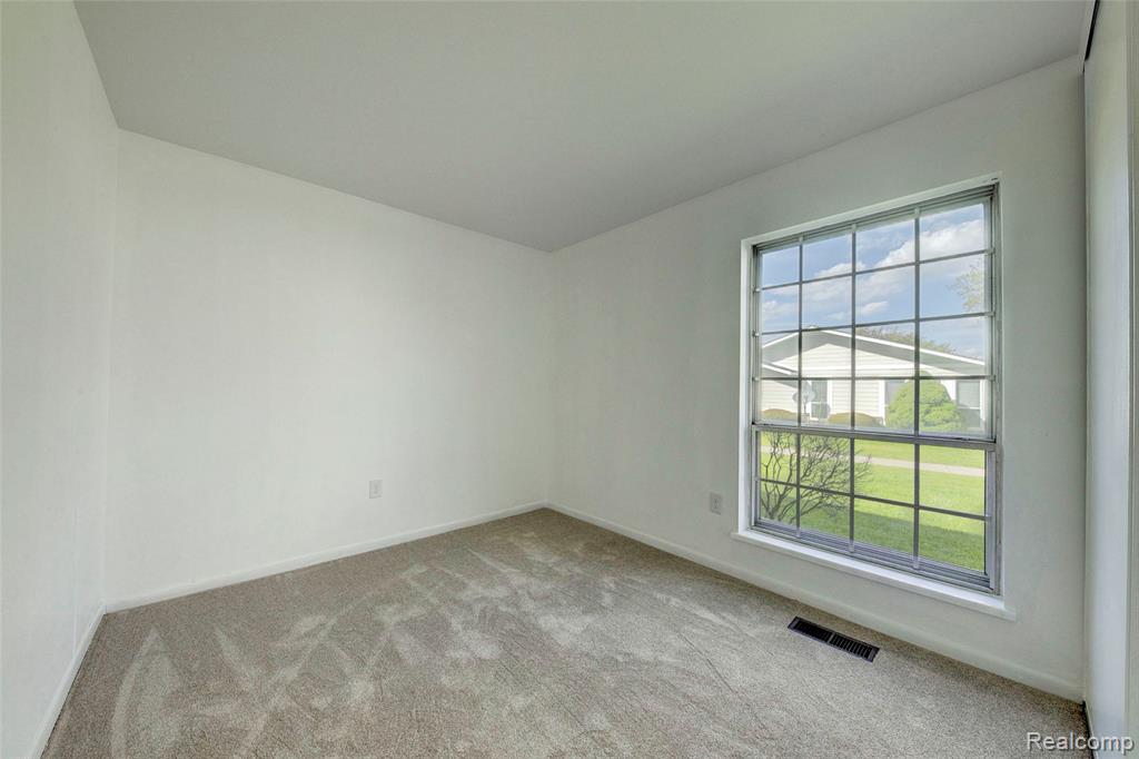 39887 Village Wood Lane, Novi, MI — Photo 20