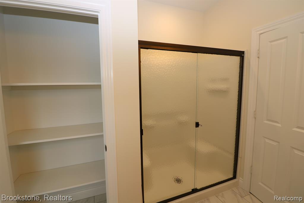 395 GENEVA Court, Howell, MI 48855 — Photo 15