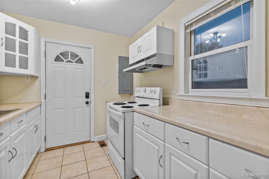 4168 Kingston Street, Dearborn Heights, MI 48125 — Photo 9