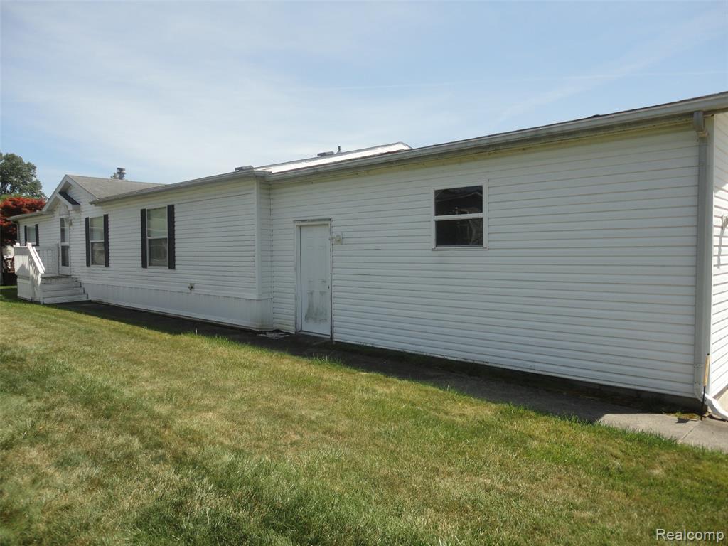 484 Lochgair Street, Temperance, MI 48182 — Photo 13