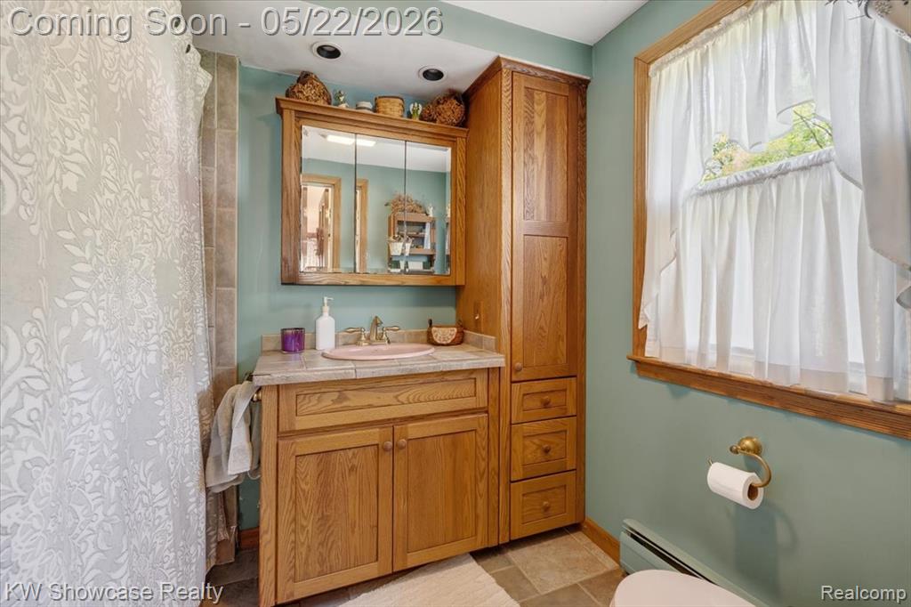21105 Hugo Street, Farmington, MI 48336 — Photo 11